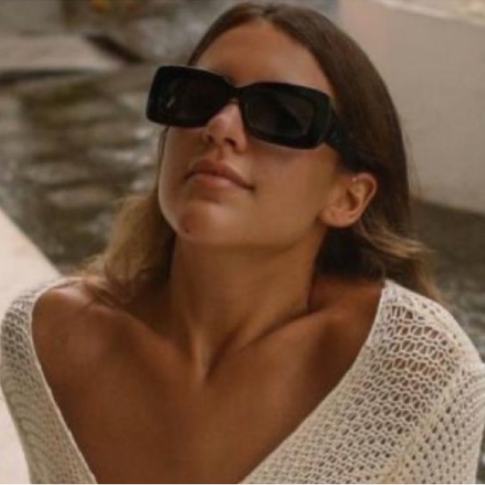 Burberry Sunglasses, New 250 - Picture 9 of 11